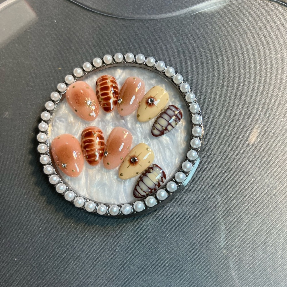 Press on nails